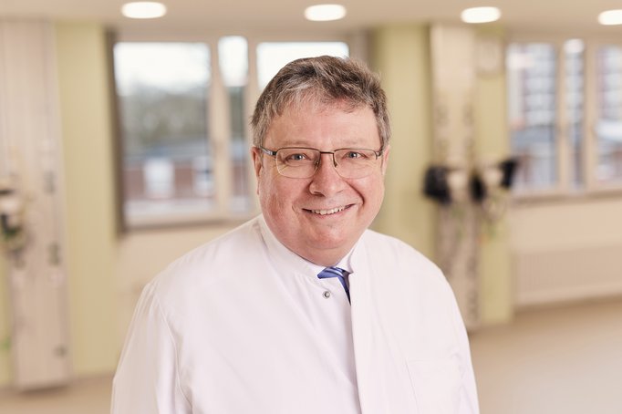 Prof. Dr. Peter Schwimmbeck, Direktor der Medizinischen Klinik 1 im Klinikum Leverkusen